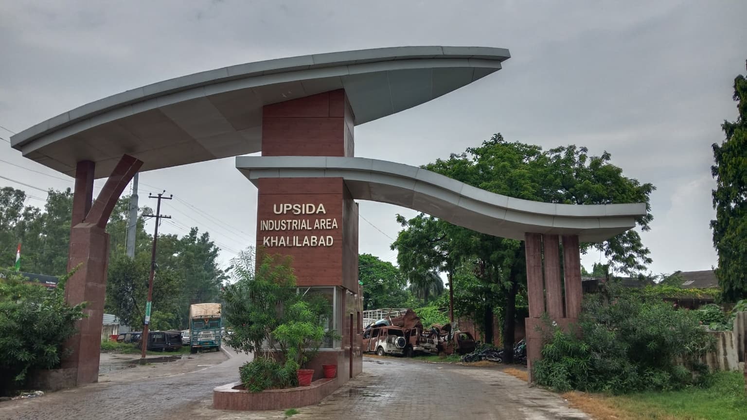 खलीलाबाद की फैक्ट्रियों में राष्ट्रीय अवकाश के दिन काम कराने पर उठे सवाल, श्रम विभाग से जांच की मांग