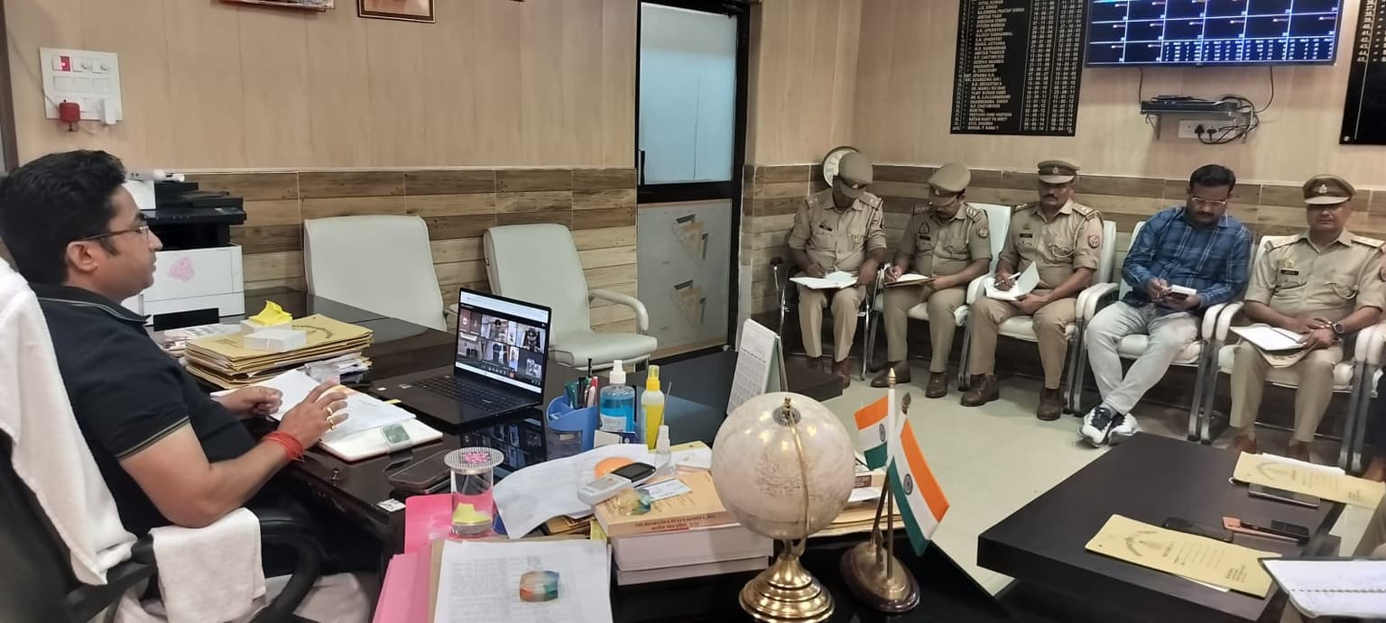 पुलिस अधीक्षक ने की राजपत्रित अधिकारियों एवं थाना प्रभारियों के साथ गूगल मीट के माध्यम से मीटिंग